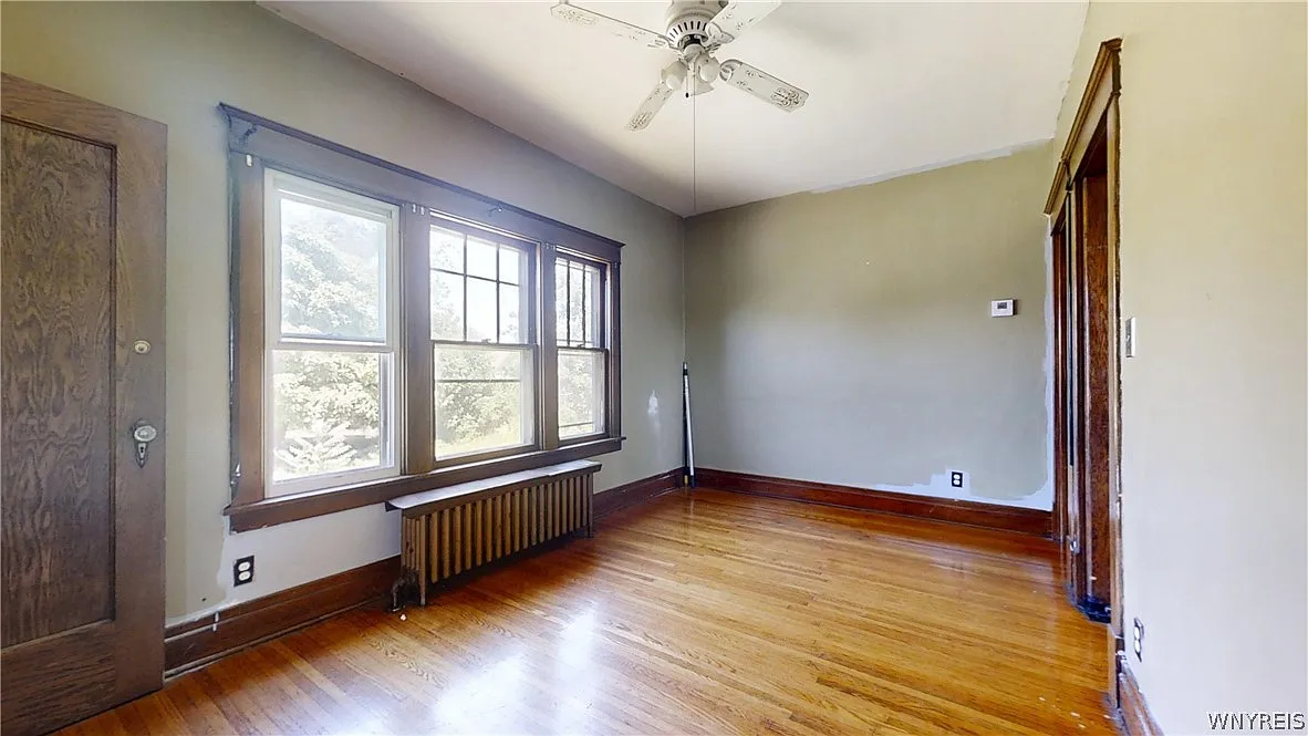 3 bed, 1.0 bath, 2917 sqft, $1,400 — Photo 4