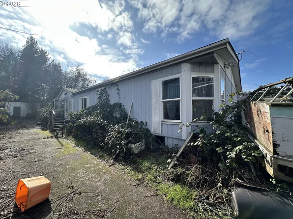 5748 NE Ainsworth St, Portland, OR 97218