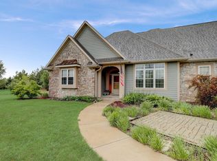 N64W12883 Daylily Ct, Menomonee Falls, WI 53051