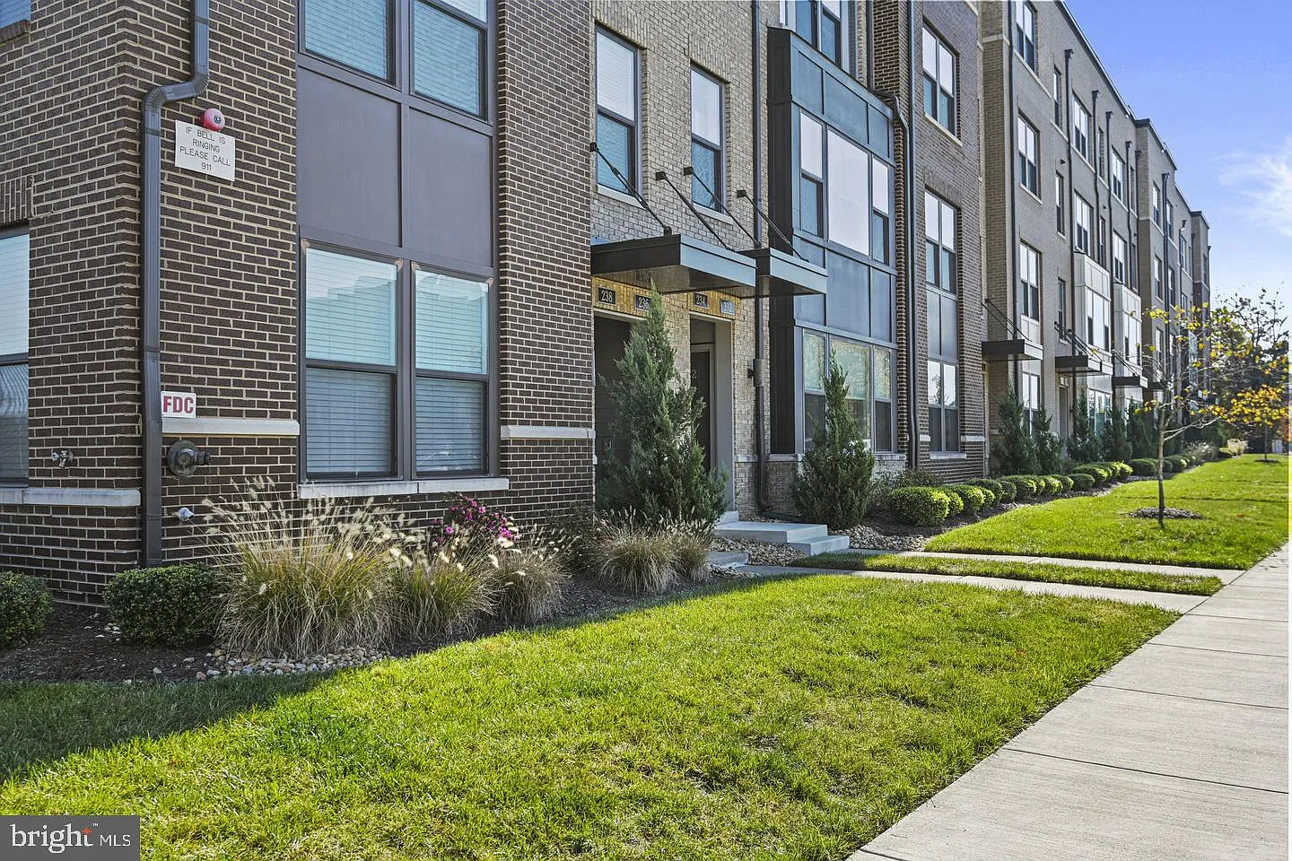 2 bed, 2.5 bath, 1524 sqft, $3,100 — Photo 1