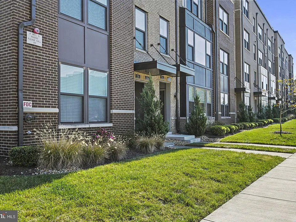 232 Van Buren St