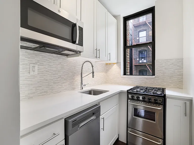 510 E 88th St #2D — Photo 7
