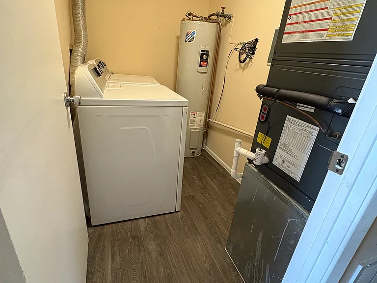 2141 Rhododendron Ct — Photo 3