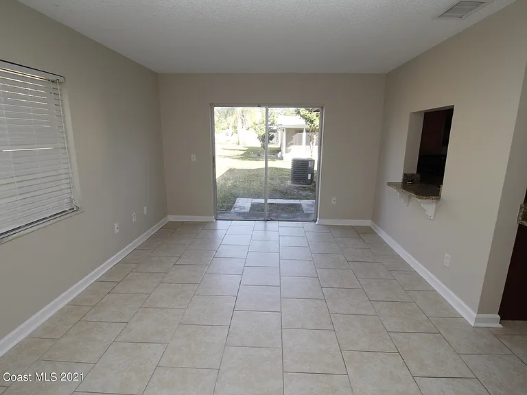 907 Commerce Rd SE — Photo 6