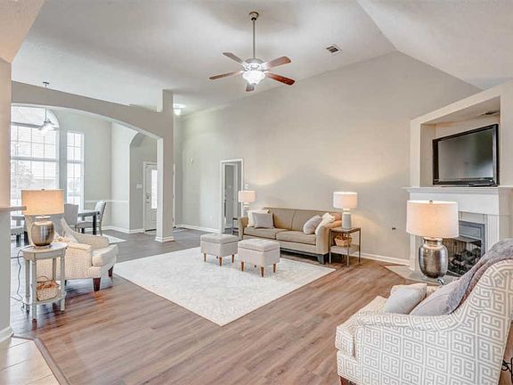5th image of 290 Eagle Valley Dr