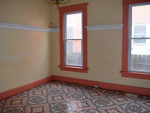 5th image of 1247 E Long St