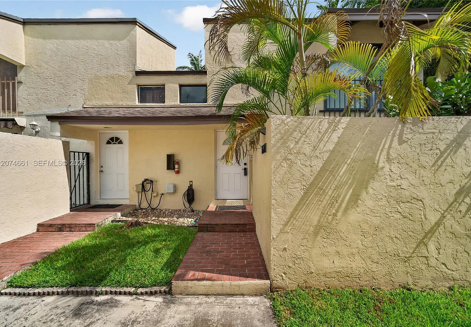 Pinebrooke Condo Z — Photo 1