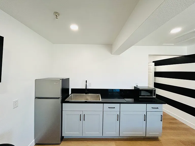 1418 S 3rd St #8 — Photo 5