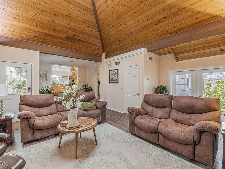 525 Mesa St — Photo 16