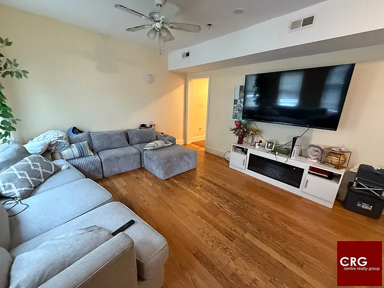 74 Brooks St #2L — Photo 8