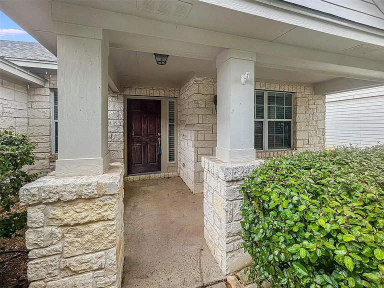 7810 Squirrel Hollow Dr — Photo 3