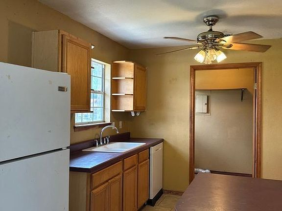 3rd image of 408 Ruth St