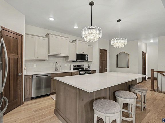 5th image of 8809 W Rathburn St