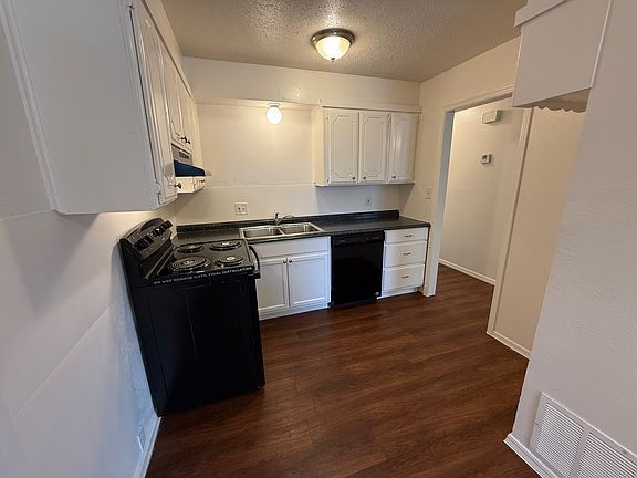 3rd image of 604 Woodland Way
