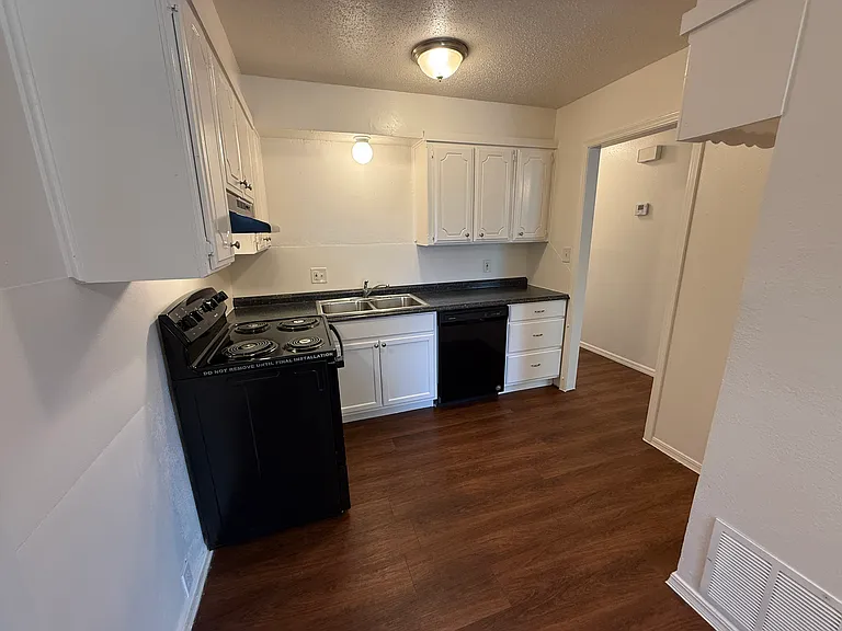 604 Woodland Way — Photo 3