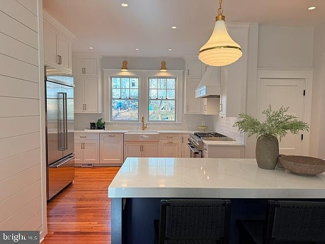 1st image of 520 Woodlawn Rd