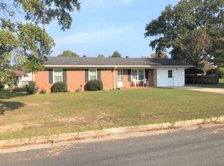 135 McVay Dr, Cochran, GA 31014