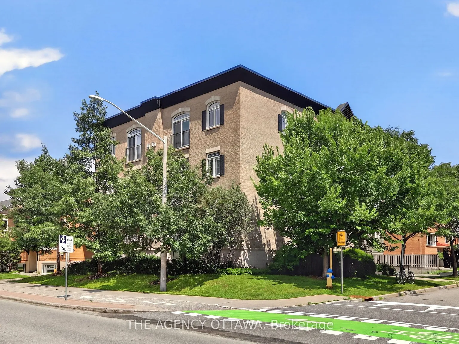 3 bed, $3,000 — Photo 4