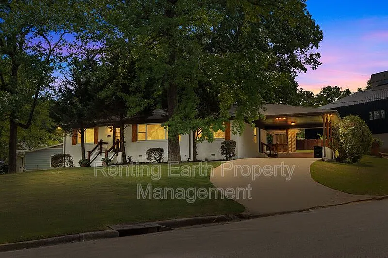 Building Photo - 4501 Linpark Dr