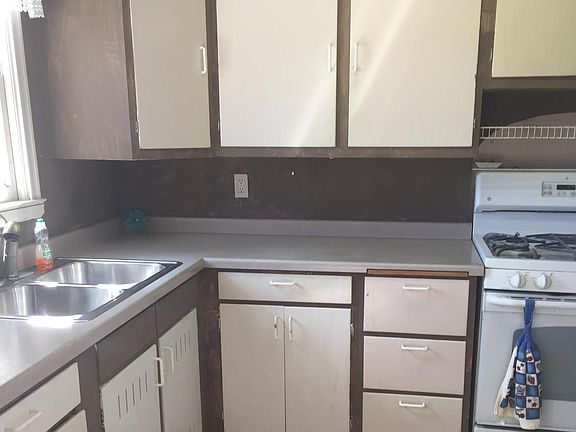 3rd image of 371 E 3rd St #E