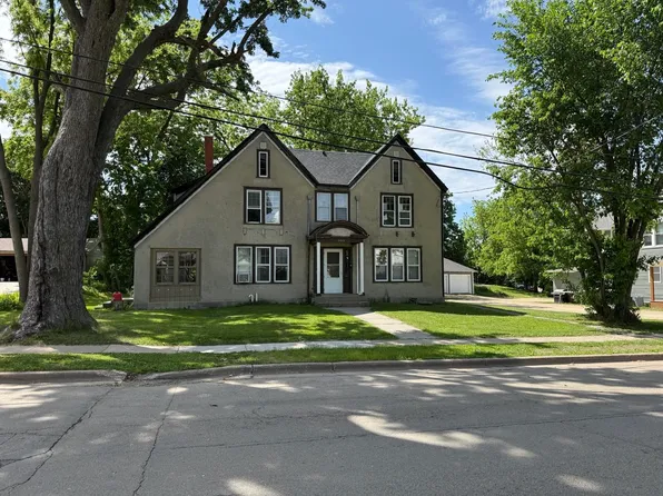 160 N Hickory St, Platteville, WI 53818