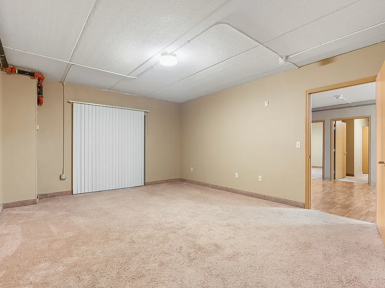 E Street Flats - Student Housing — Photo 16