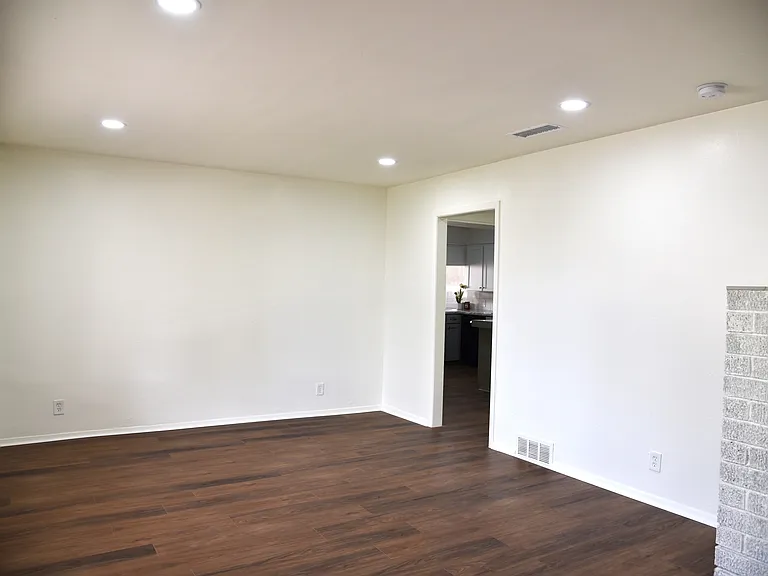 1212 Desiree Ln — Photo 6