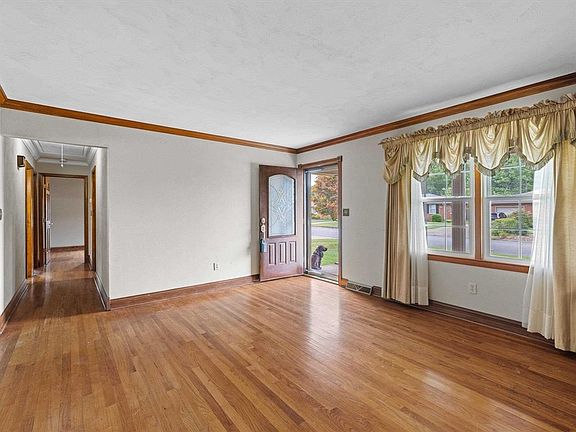 4th image of 2925 Plymouth Pl