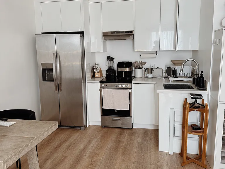 8888 Appian Way — Photo 15