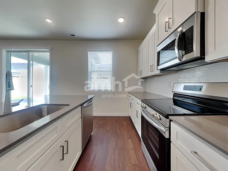 1480 N Garnet Creek Ave — Photo 3