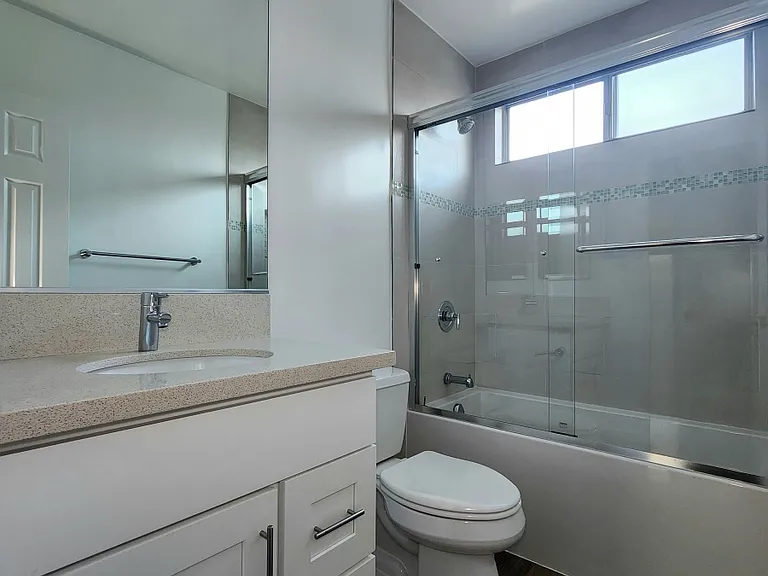 1433 S Saltair Ave #8 — Photo 11