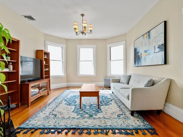 32 Adelaide St #2, Jamaica Plain, MA 02130