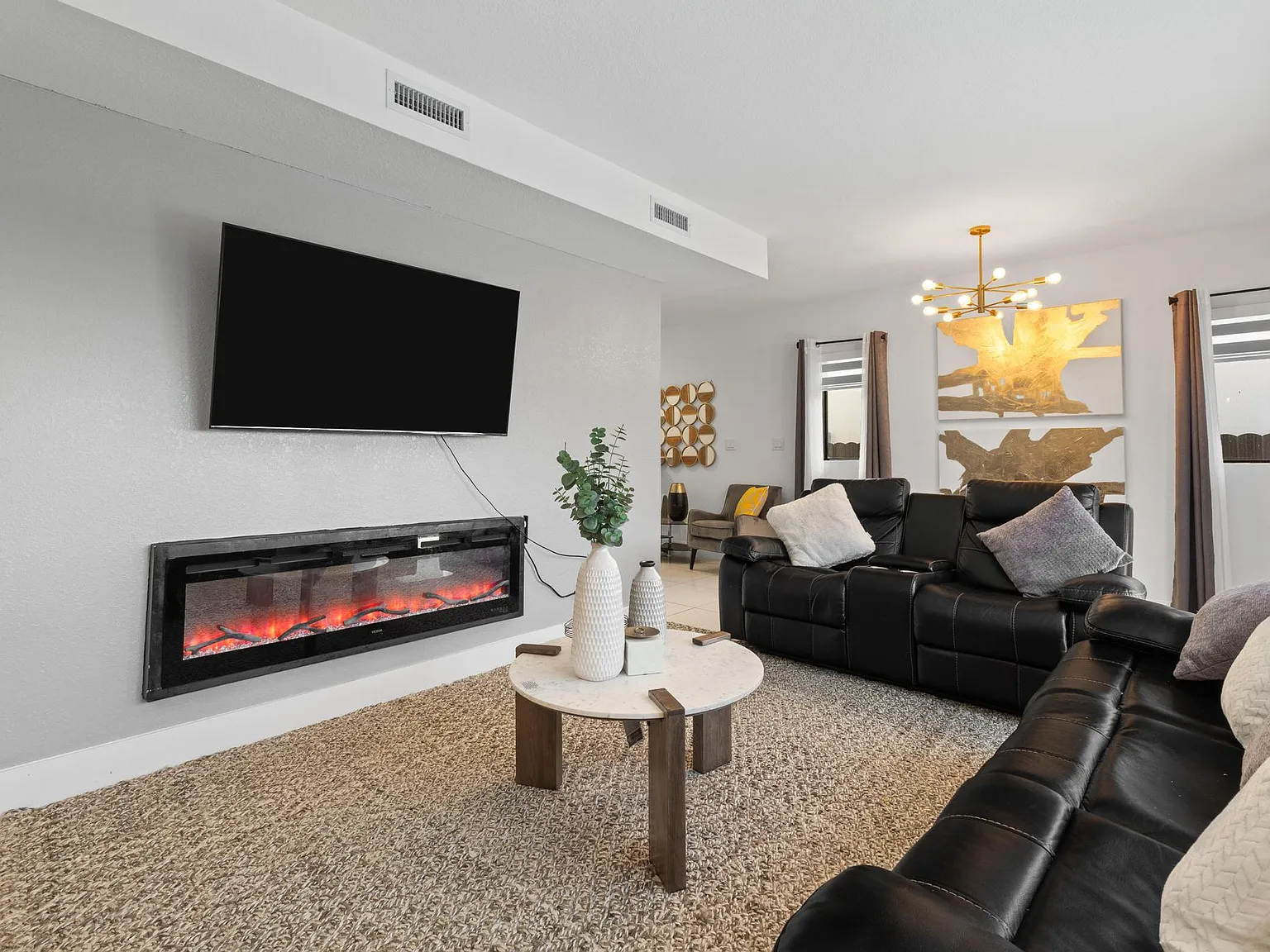 4 bed, 1902 sqft, $3,499 — Photo 4