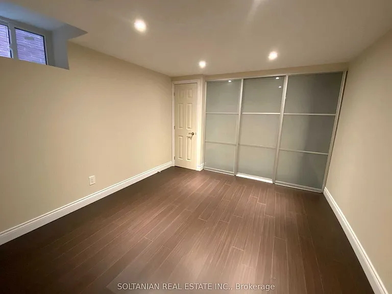 137 Colin Ave — Photo 29