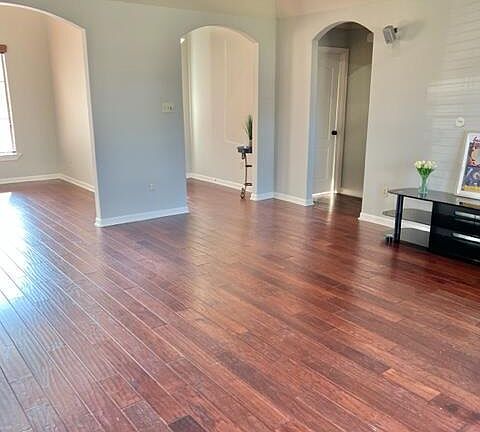 5th image of 605 Timberstone Dr