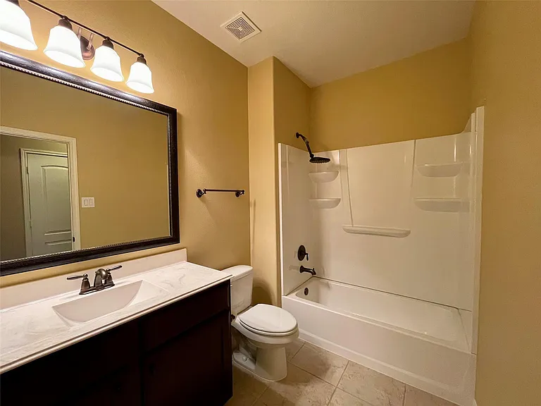 2035 Borthwick Ln — Photo 36