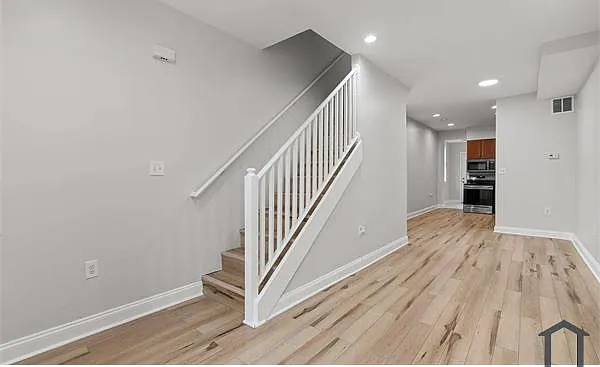 200 N Glover St — Photo 5