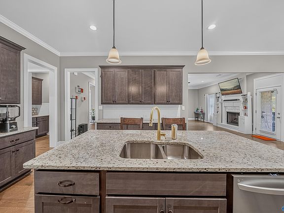 4th image of 101 Gateshead Cir