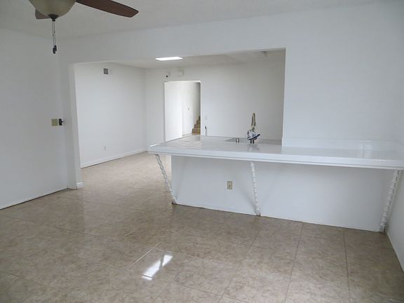 5th image of 10836 Parkdale Ave