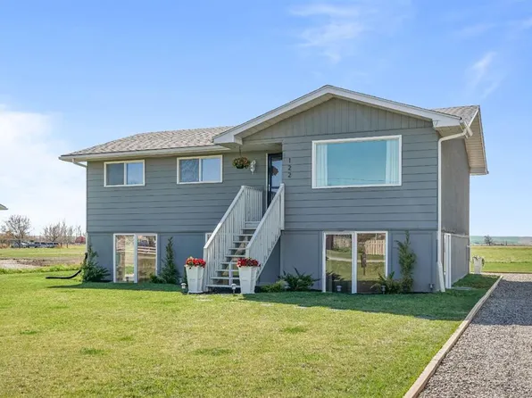 122 3rd Ave W, Bow Island, AB T0K 0G0