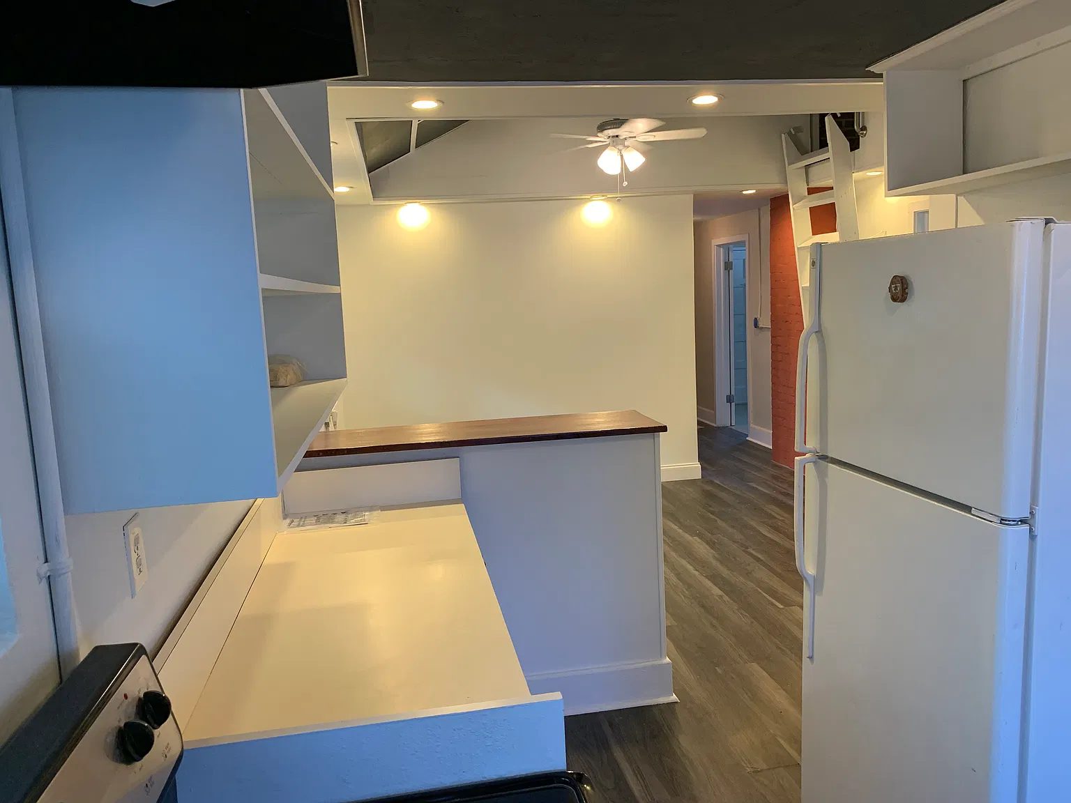 3 bed, 1008 sqft, $1,900 — Photo 4