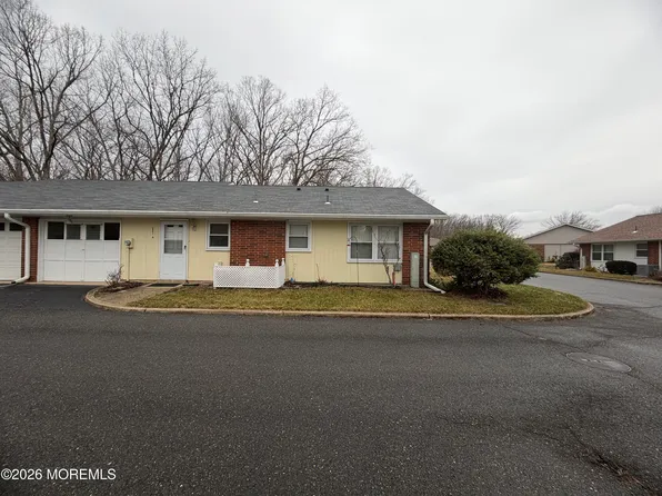 221A Buckingham Court, Lakewood, NJ 08701