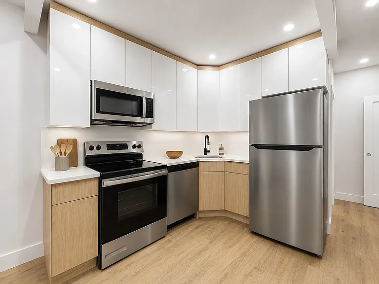 181 Maujer St #2L — Photo 3