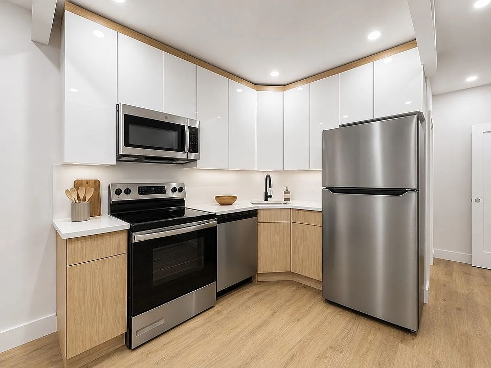 1st image of 181 Maujer St APT 3L