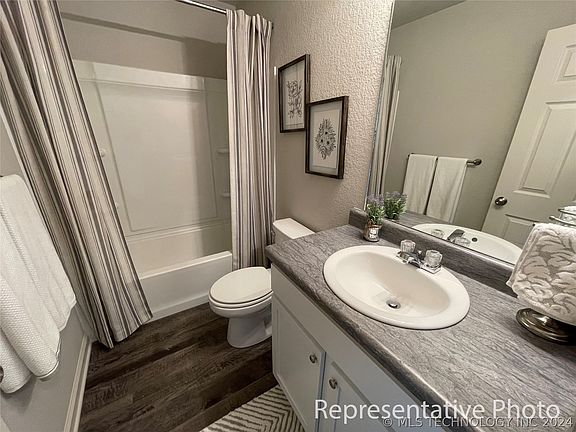 3rd image of 1009 E Richmond St