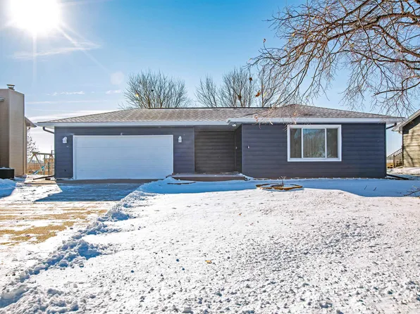 3411 W 7th St, Hastings, NE 68901