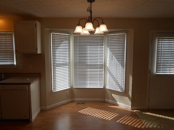 4th image of 804 Whitehead Dr