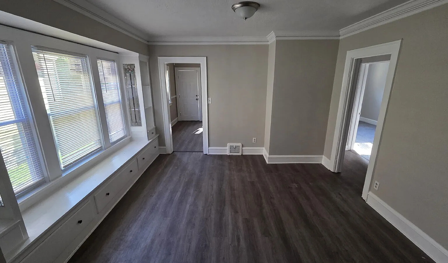 Studio, $1,050 — Photo 2