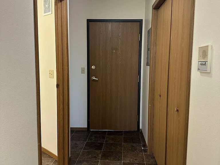 Dakota E & W Apartments — Photo 31
