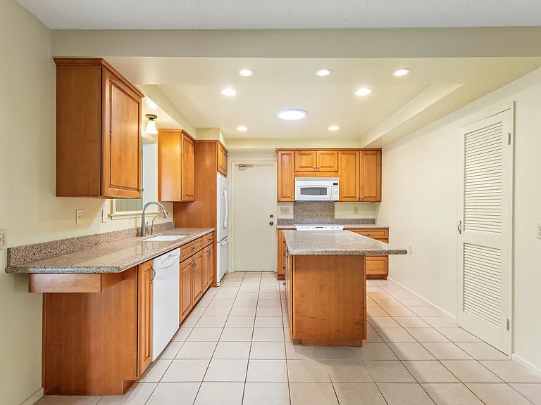 6221 Marlborough Dr — Photo 6